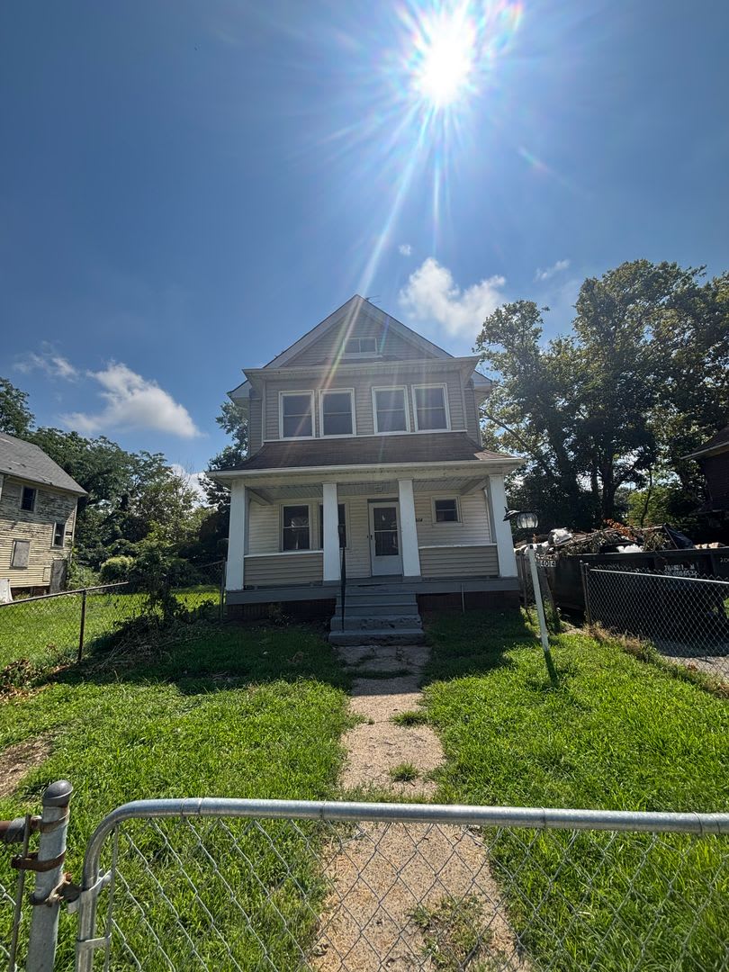3bd Single Section 8/Cash Pay – photo 1