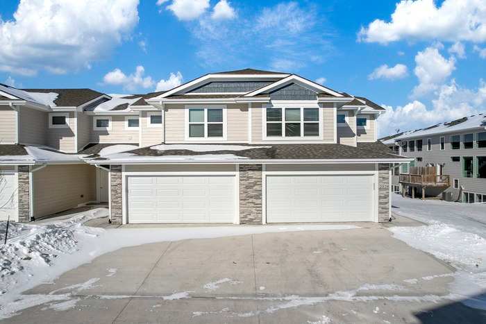1404 Northeast Primrose Lane – photo 1 of 9