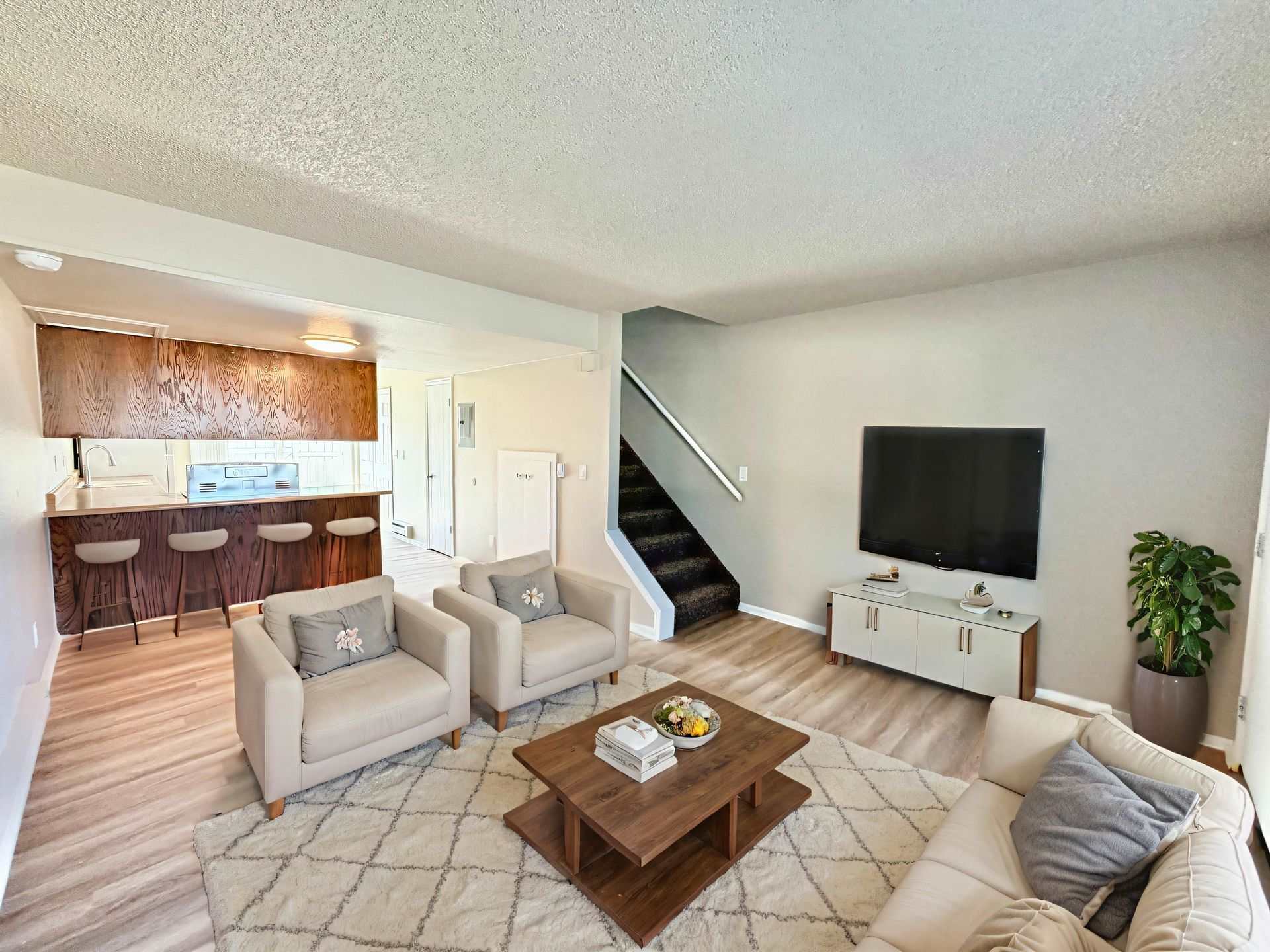 2 Bedroom/1.5 Bath in Great Location! – photo 1