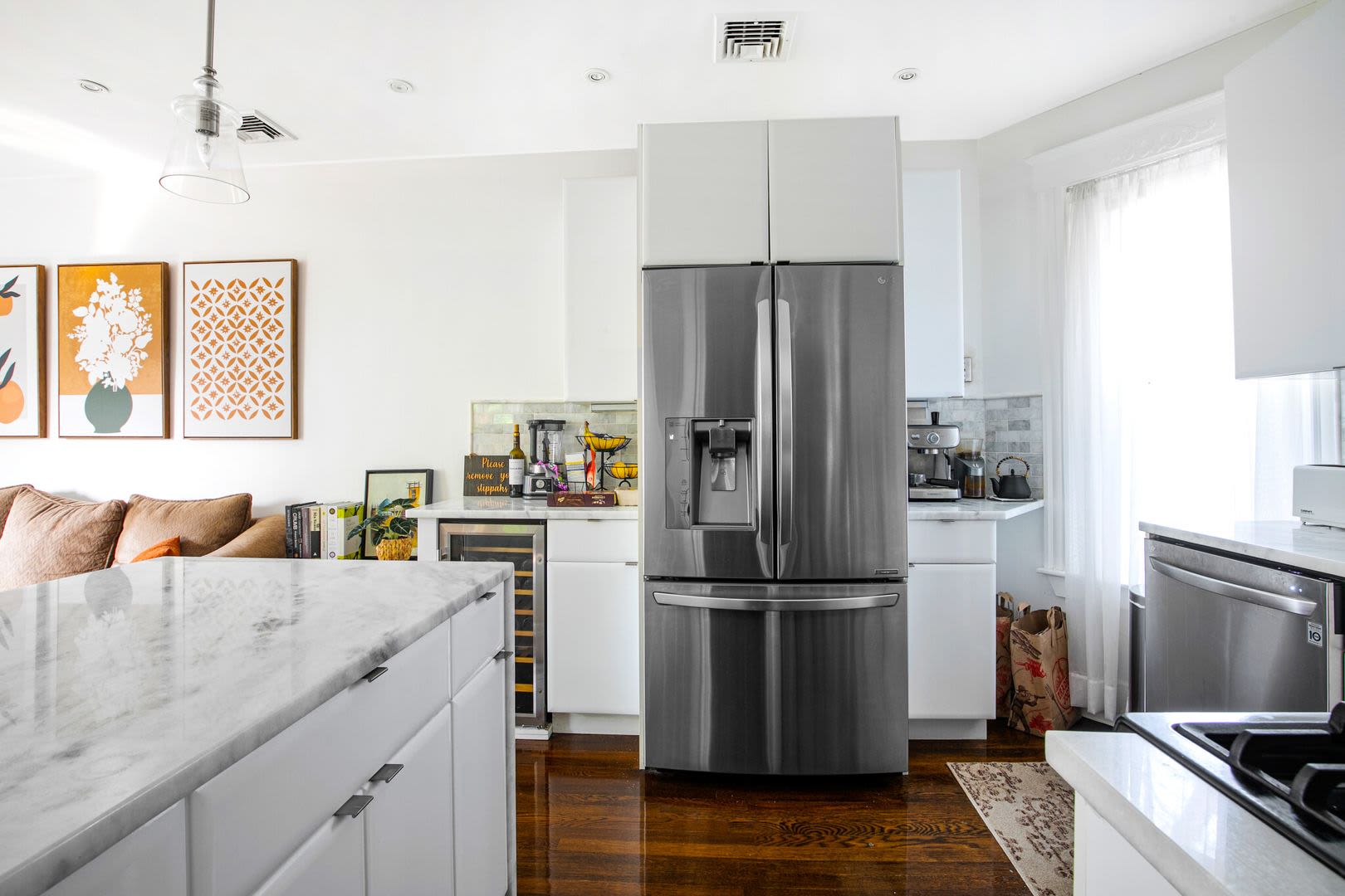 Gorgeous 2 bed condo in Brookline! – photo 1