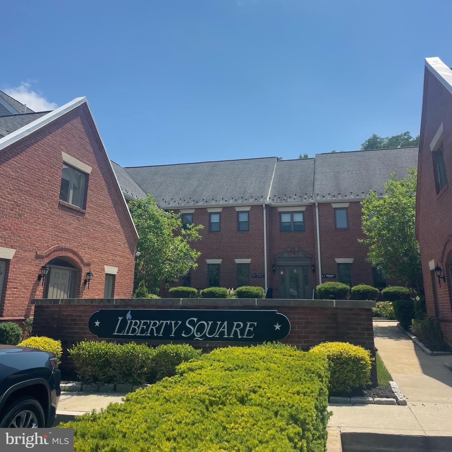 270 W LANCASTER Avenue – photo 1 of 6