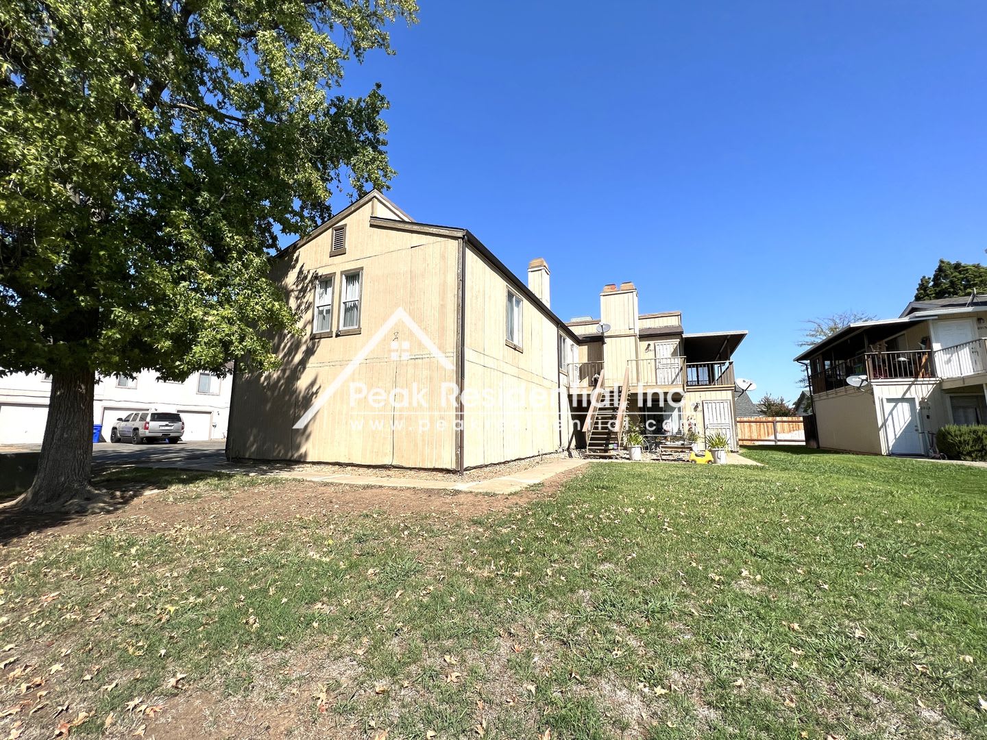 Spacious Elk Grove 3bd/2ba Triplex with Backyard – photo 1 of 14