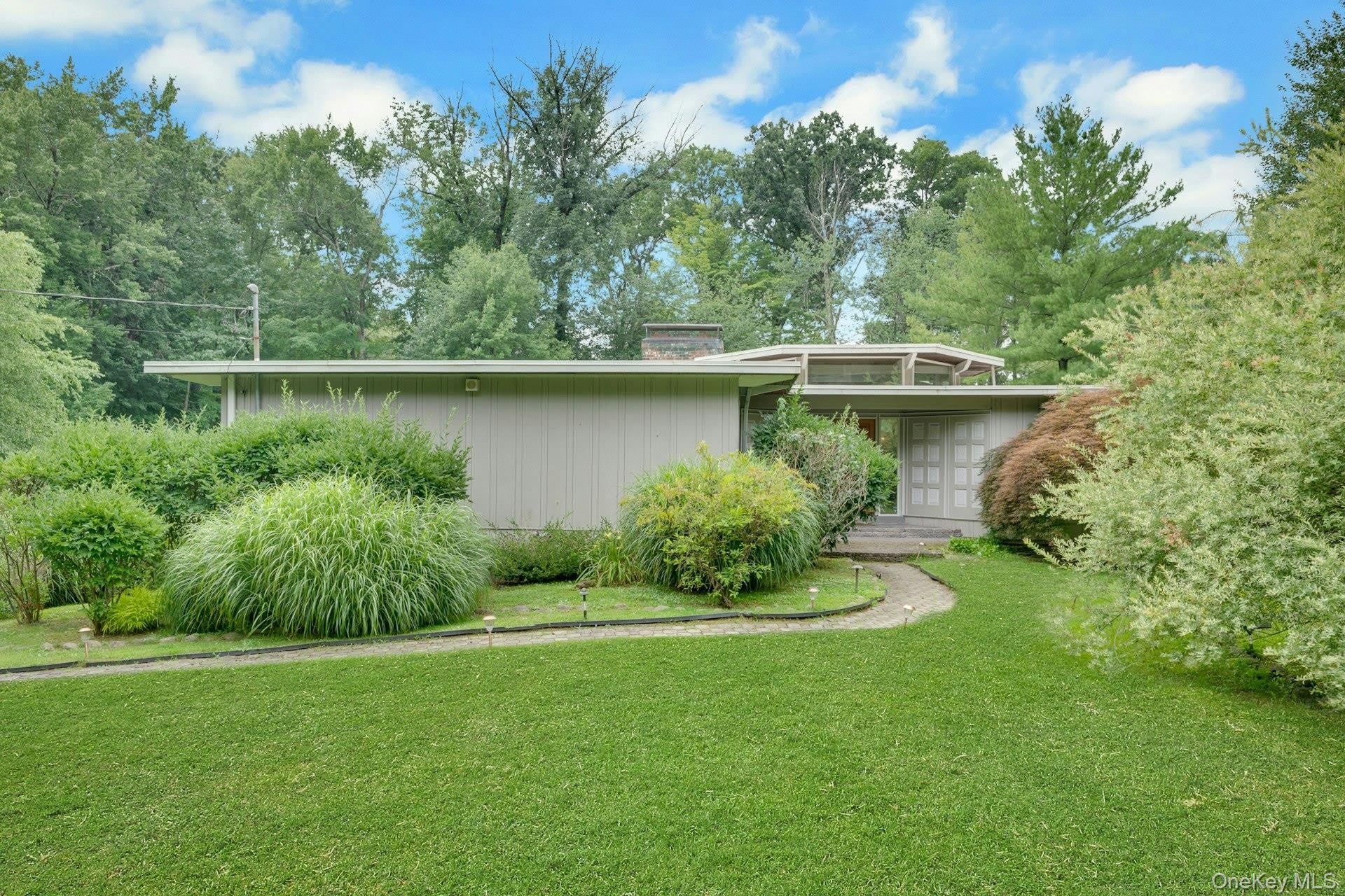 107 Holly Place – photo 1 of 38