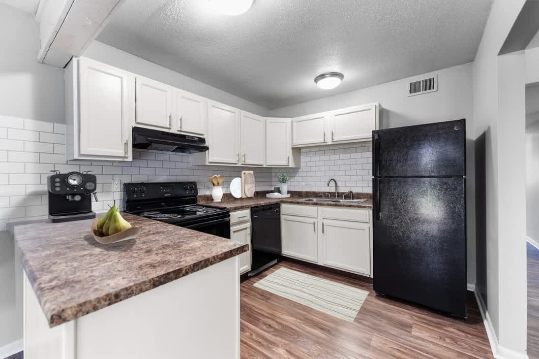 Treetop Lodge Apartments – photo 1