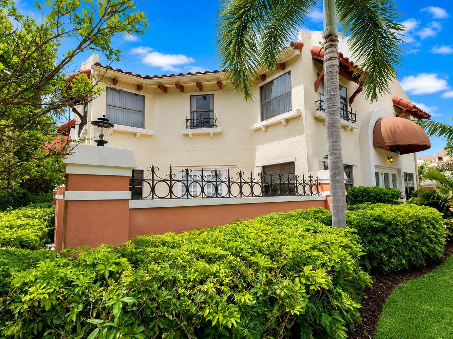 13 Uno Lago Drive – photo 1 of 28
