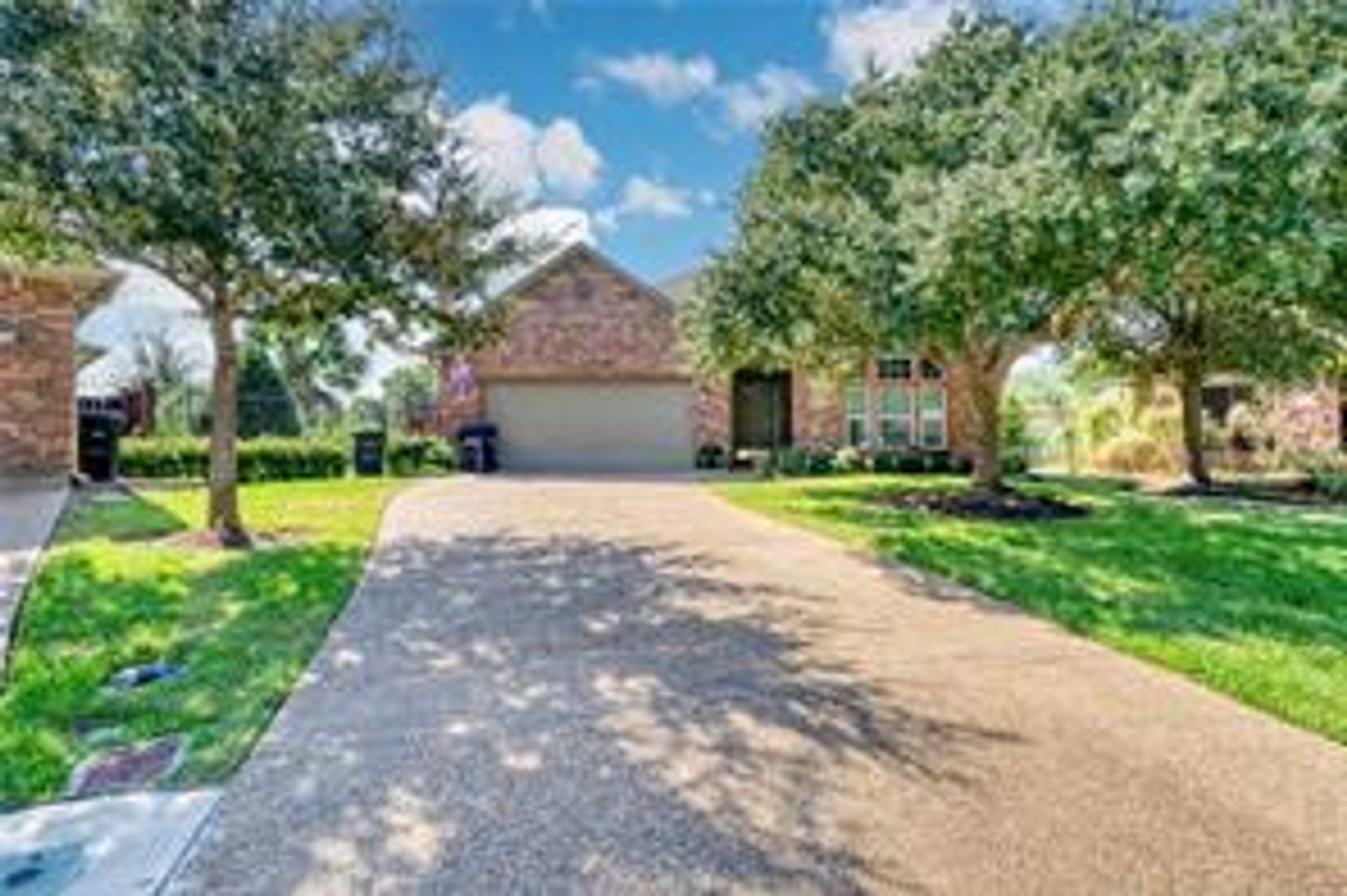 3/2 Home w/pool Available NOW! – photo 1