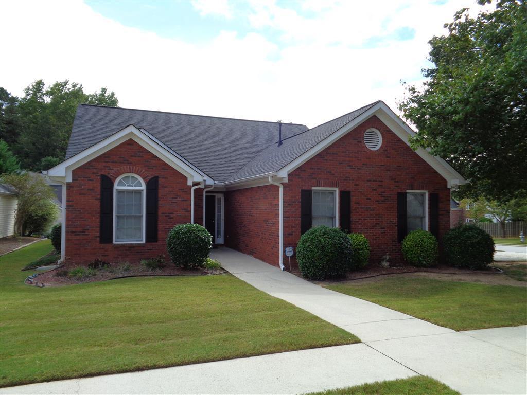 Prime Fayetteville Location 4 Bed 3 Full Baths Close To Movie Studio Senoia Ptc Lawn Care Included Must See – photo 1