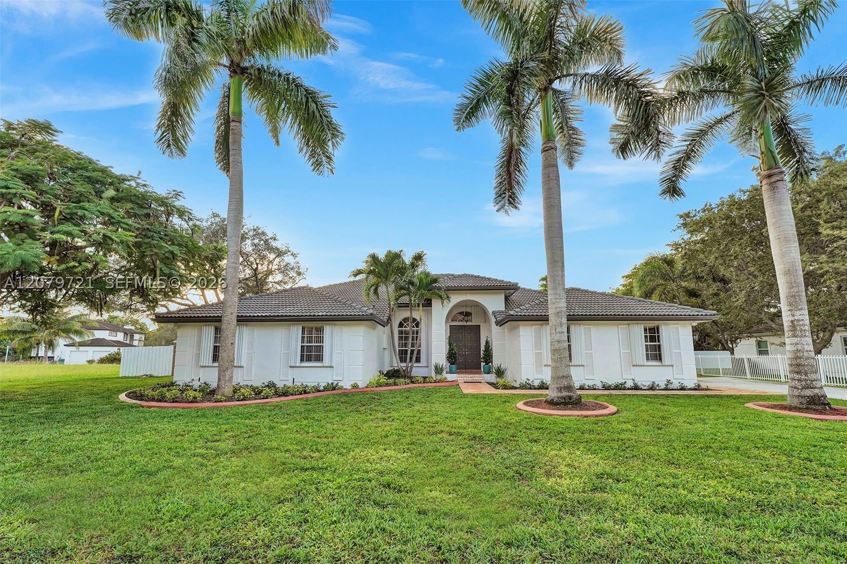 18440 SW 77th Ct – photo 1