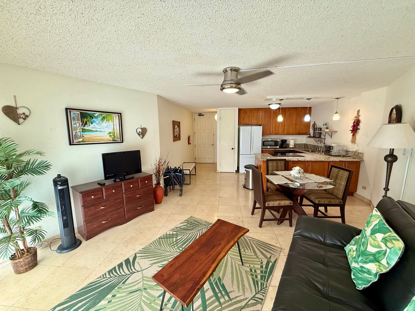 Spacious Fully Furnished 1 Bedroom / 1 Bathroom Condo For Rent in Maalea Mermaid with an ocean view! – photo 1 of 9
