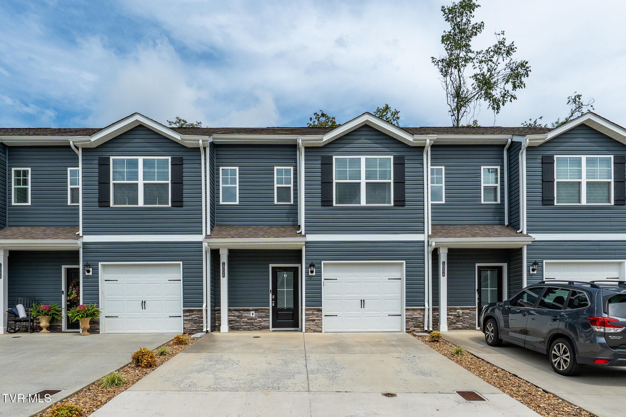 1006 Saylors Place – photo 1 of 28