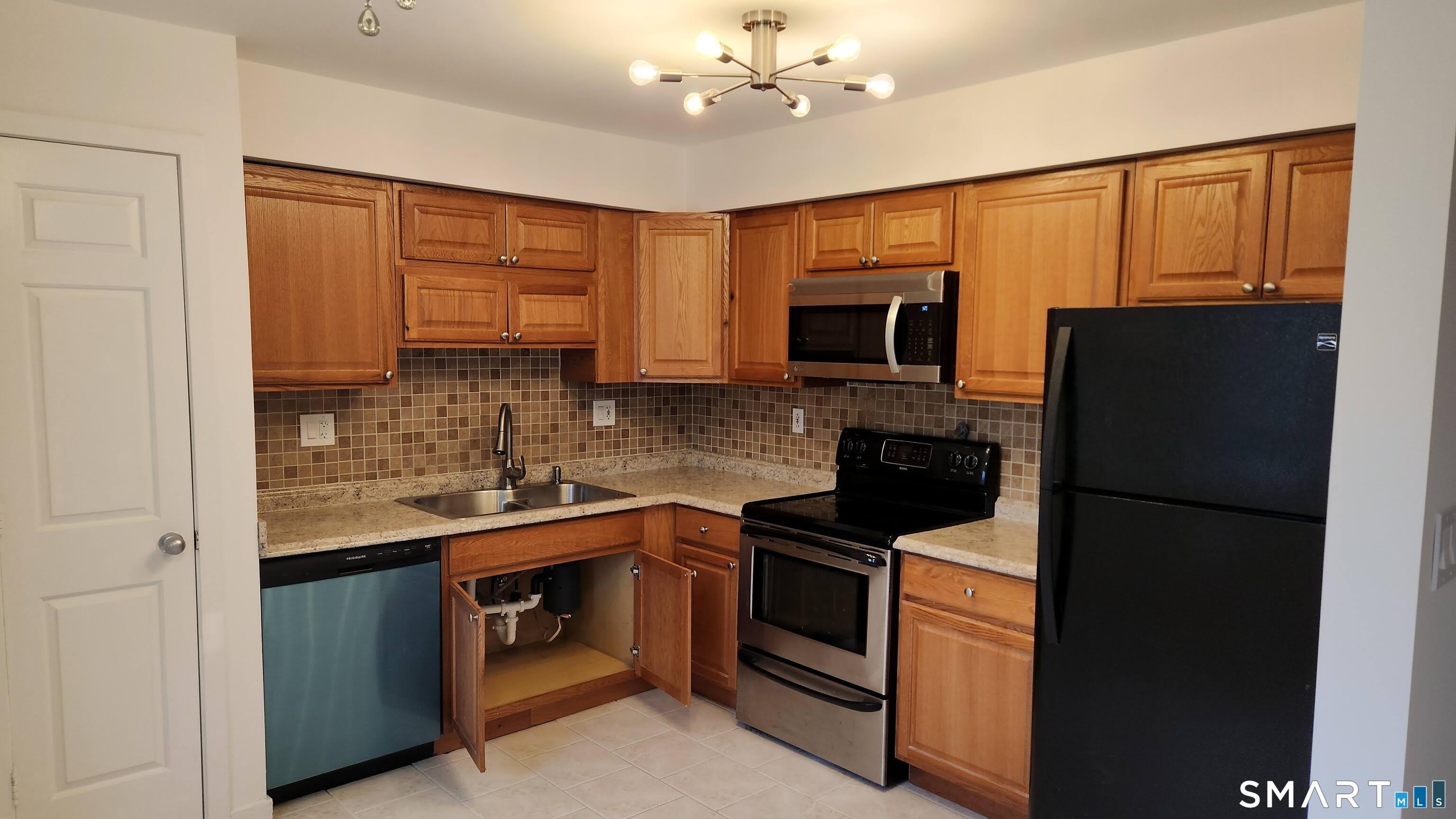 1414 whitney Avenue – photo 1