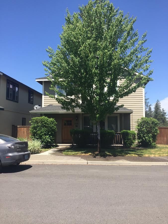 PET FRIEDNLY HOME Near Old Mill District, quiet neighborhood. – photo 1
