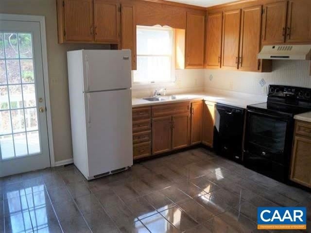 1384 5TH ST – photo 1 of 12