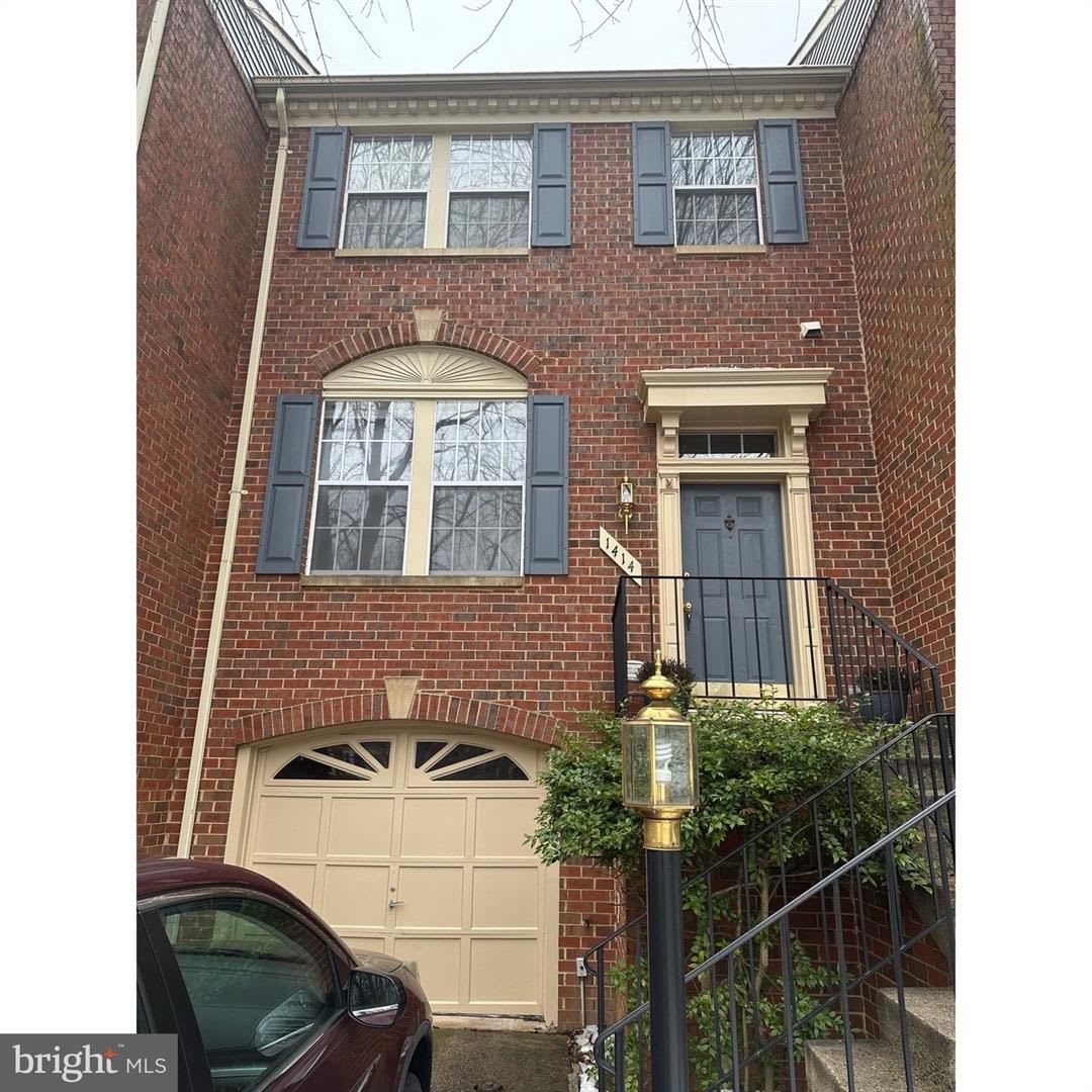 Welcome to this beautifully maintained Reston townhome offering comfort, style, and an unbeatable location. – photo 1