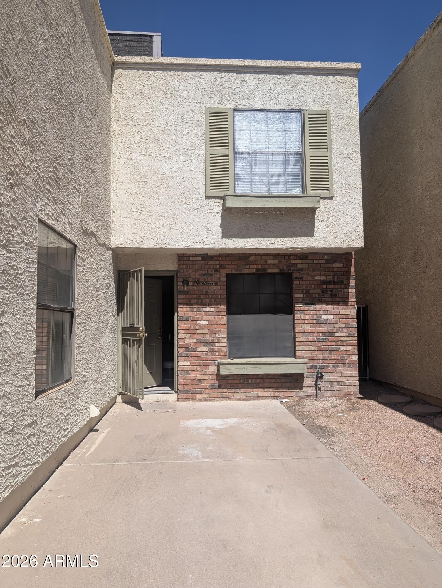 820 W UNIVERSITY Drive – photo 1 of 14