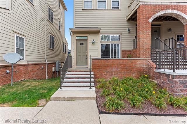 178 AMYS Walk Street – photo 1 of 25