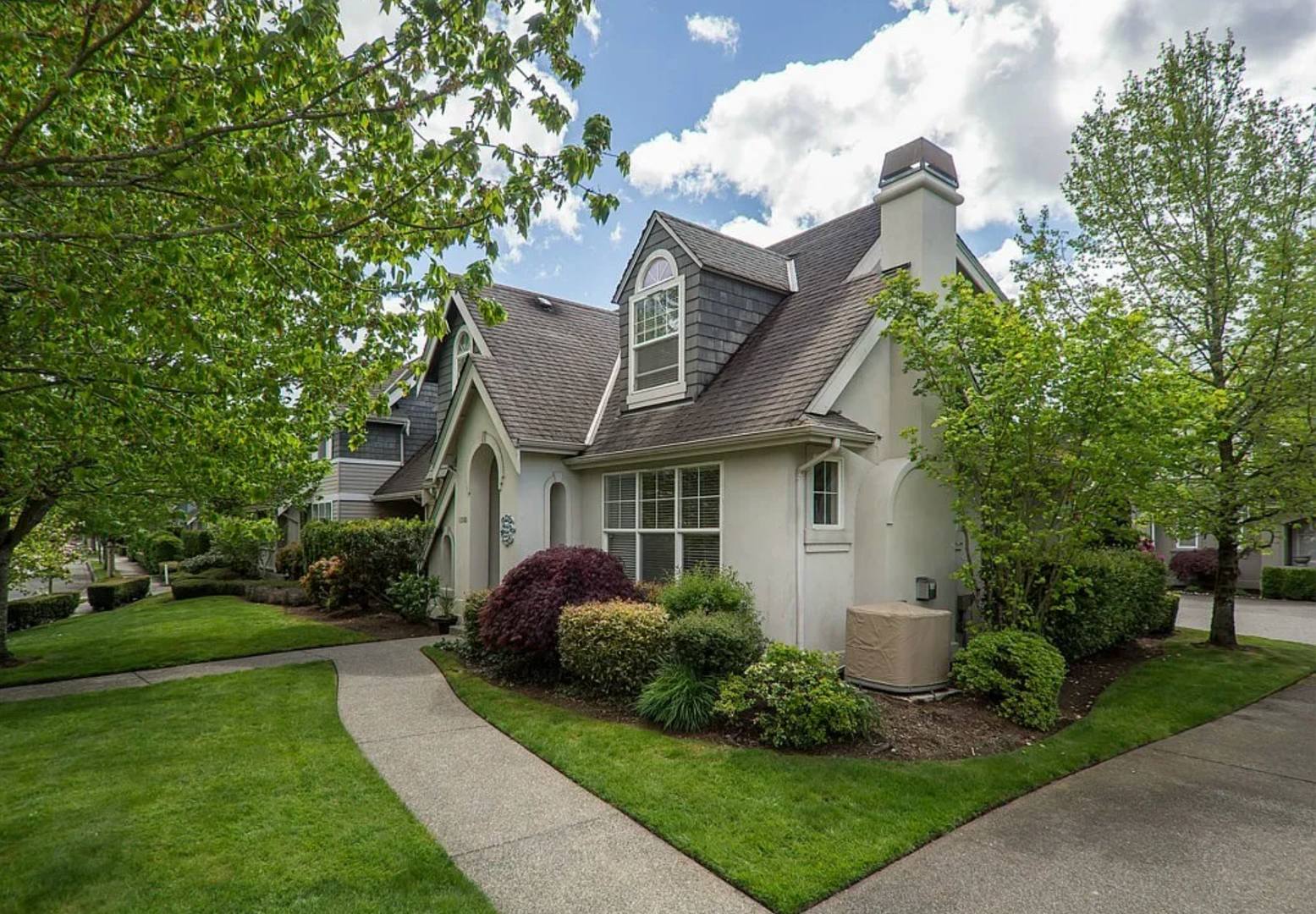 Incredible 4 Bed 2.5 Bath Issaquah Highlands Rental Home! – photo 1