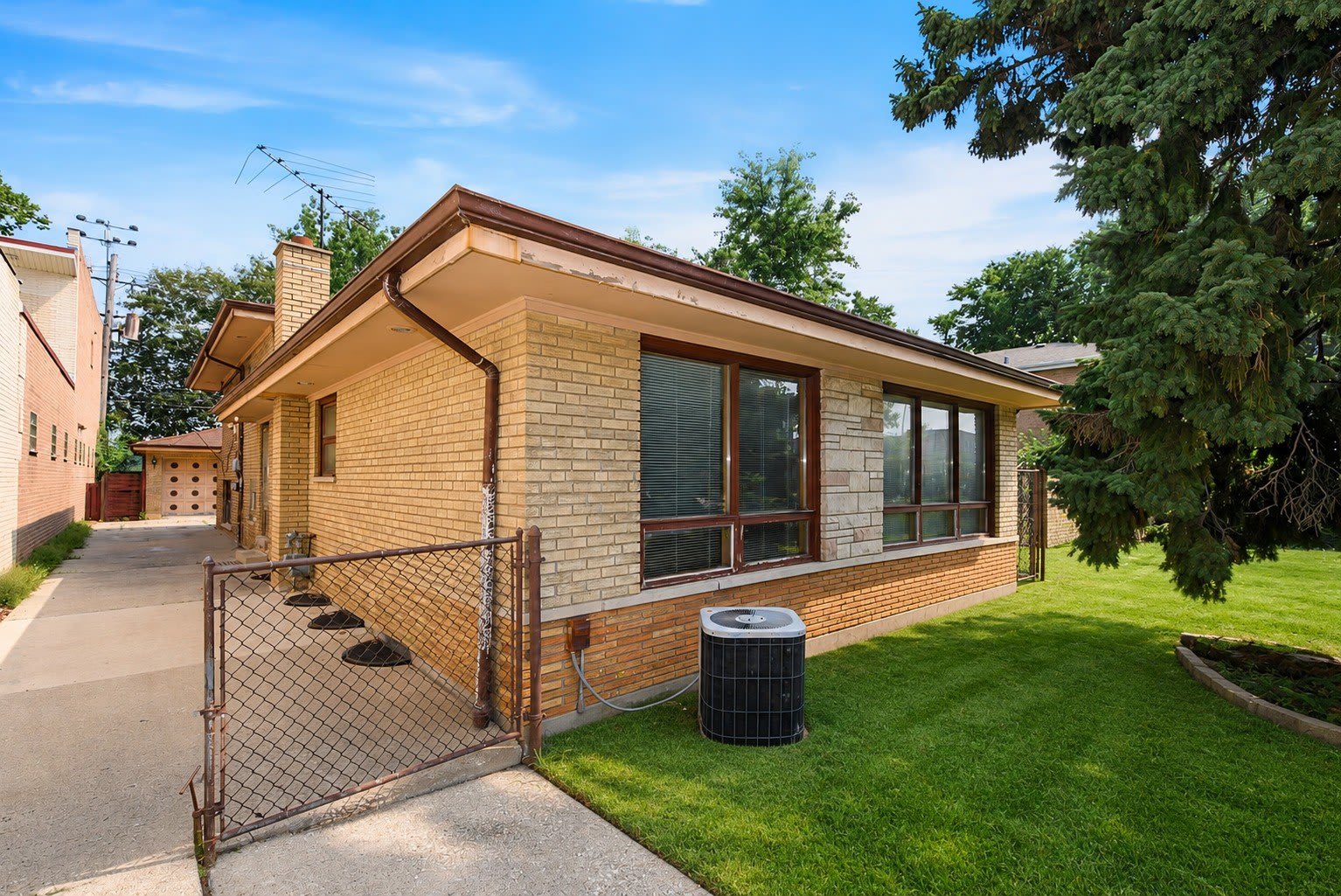 6238 W 63rd Street – photo 1