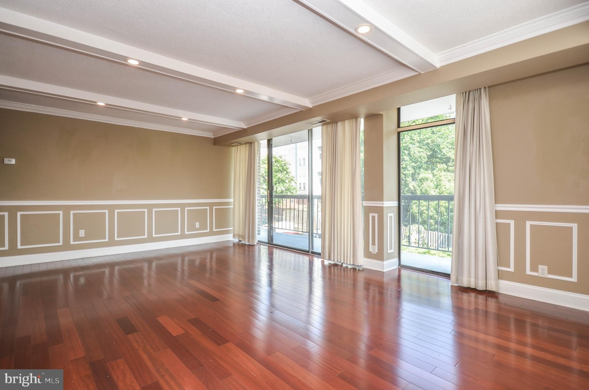 1401 N RHODES Street – photo 1