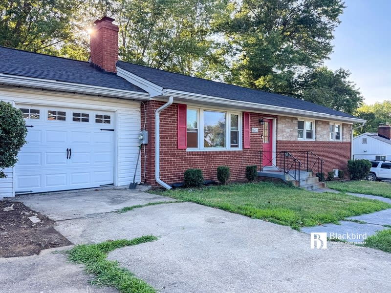 11901 Crestwood Avenue South – photo 1 of 151
