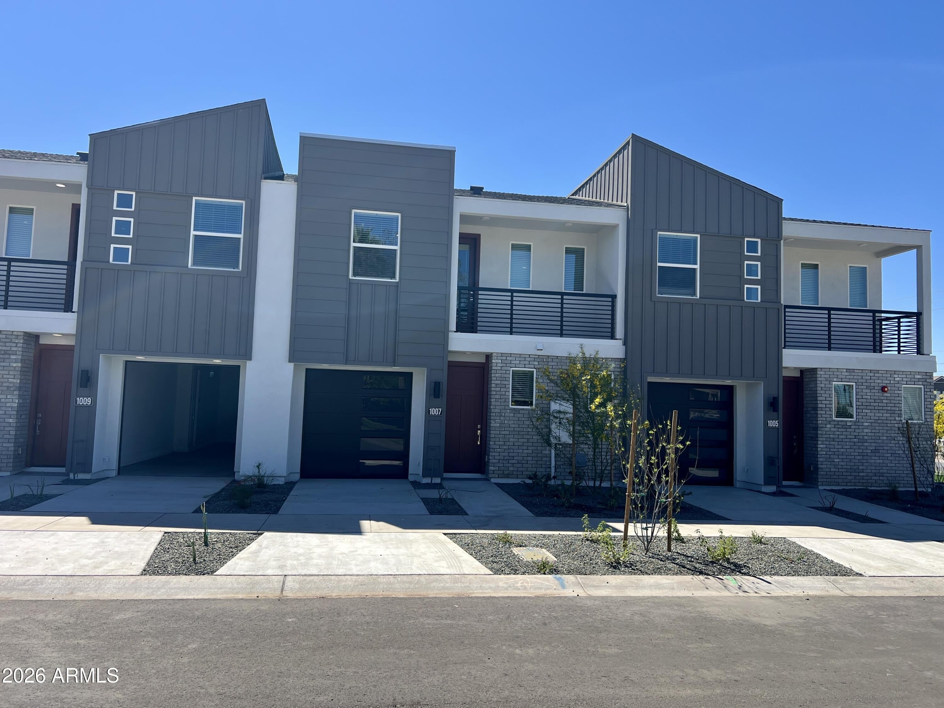 1015 E PASADENA Avenue – photo 1