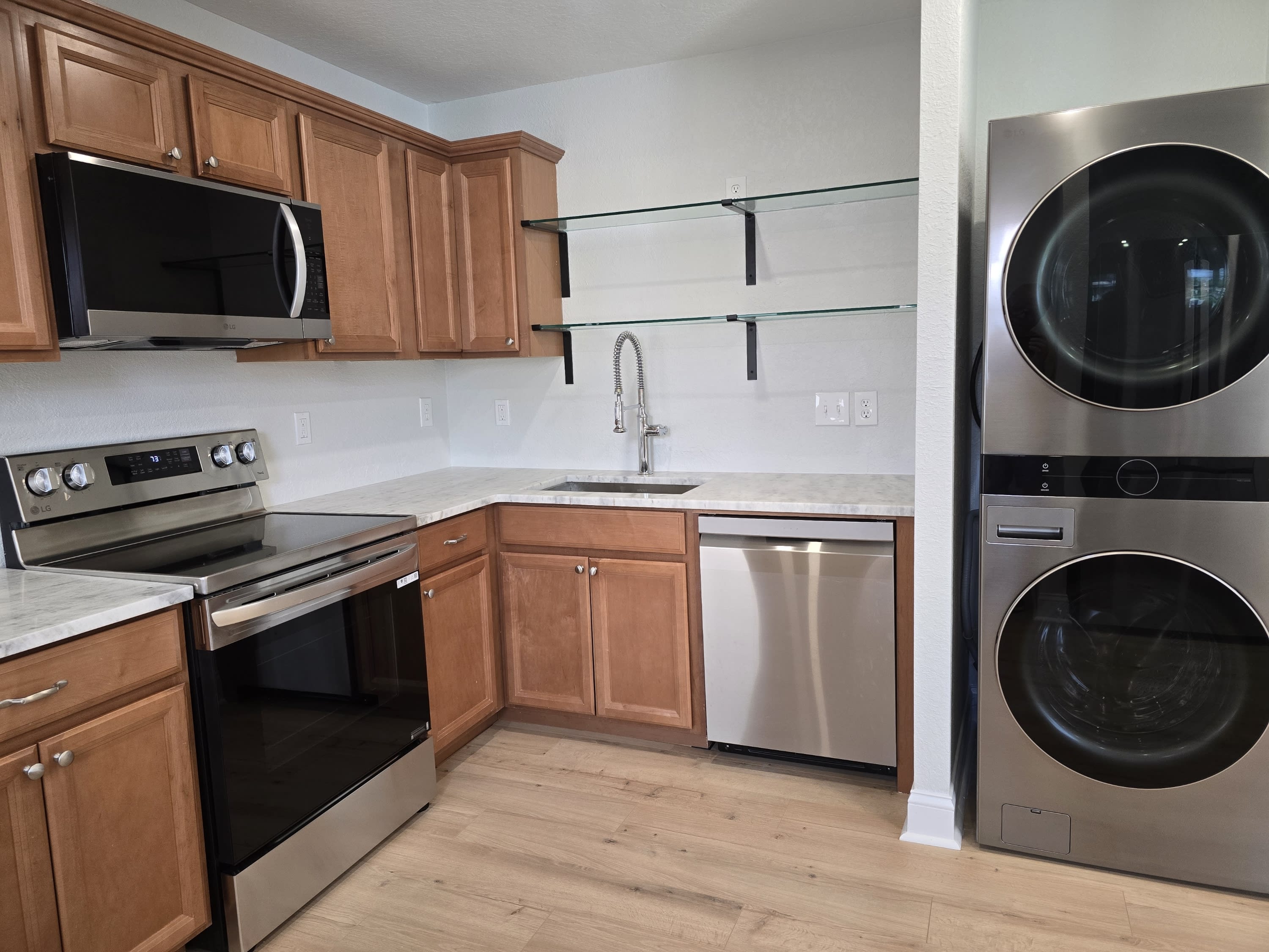 1706 N Tampania Ave D – photo 1