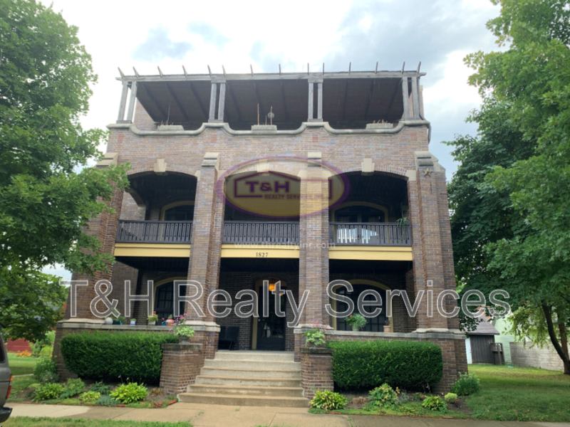 1827 North Talbott Street – photo 1