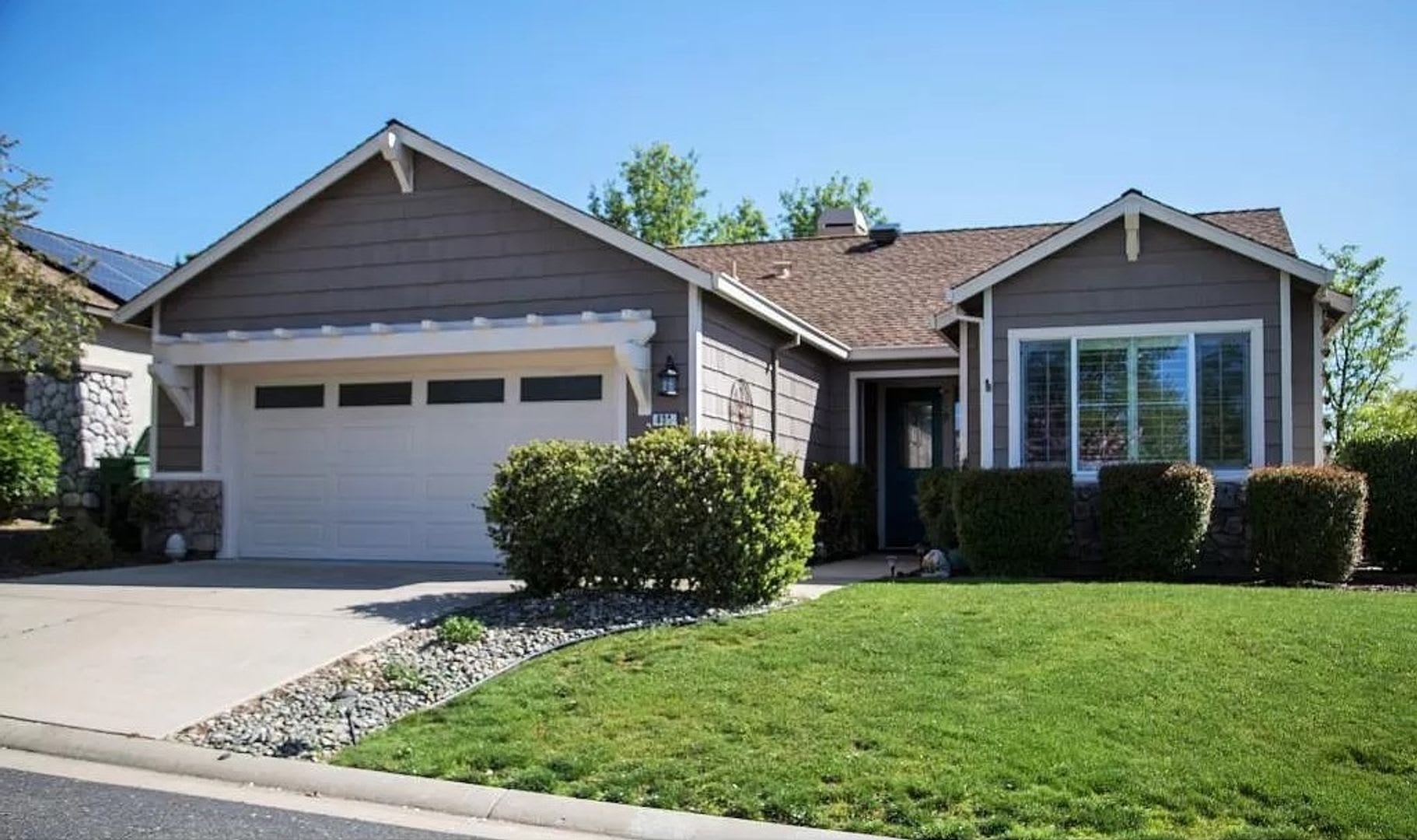 Gorgeous Saddle Creek Home!!! Includes Sports Membership!! – photo 1 of 5
