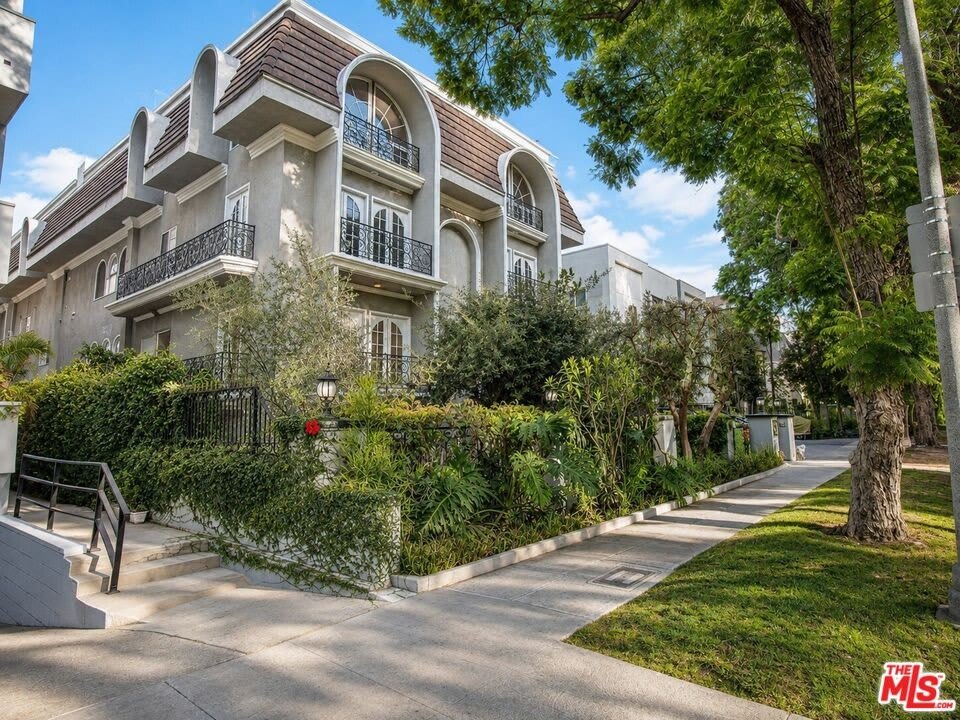 342 N Palm Dr – photo 1