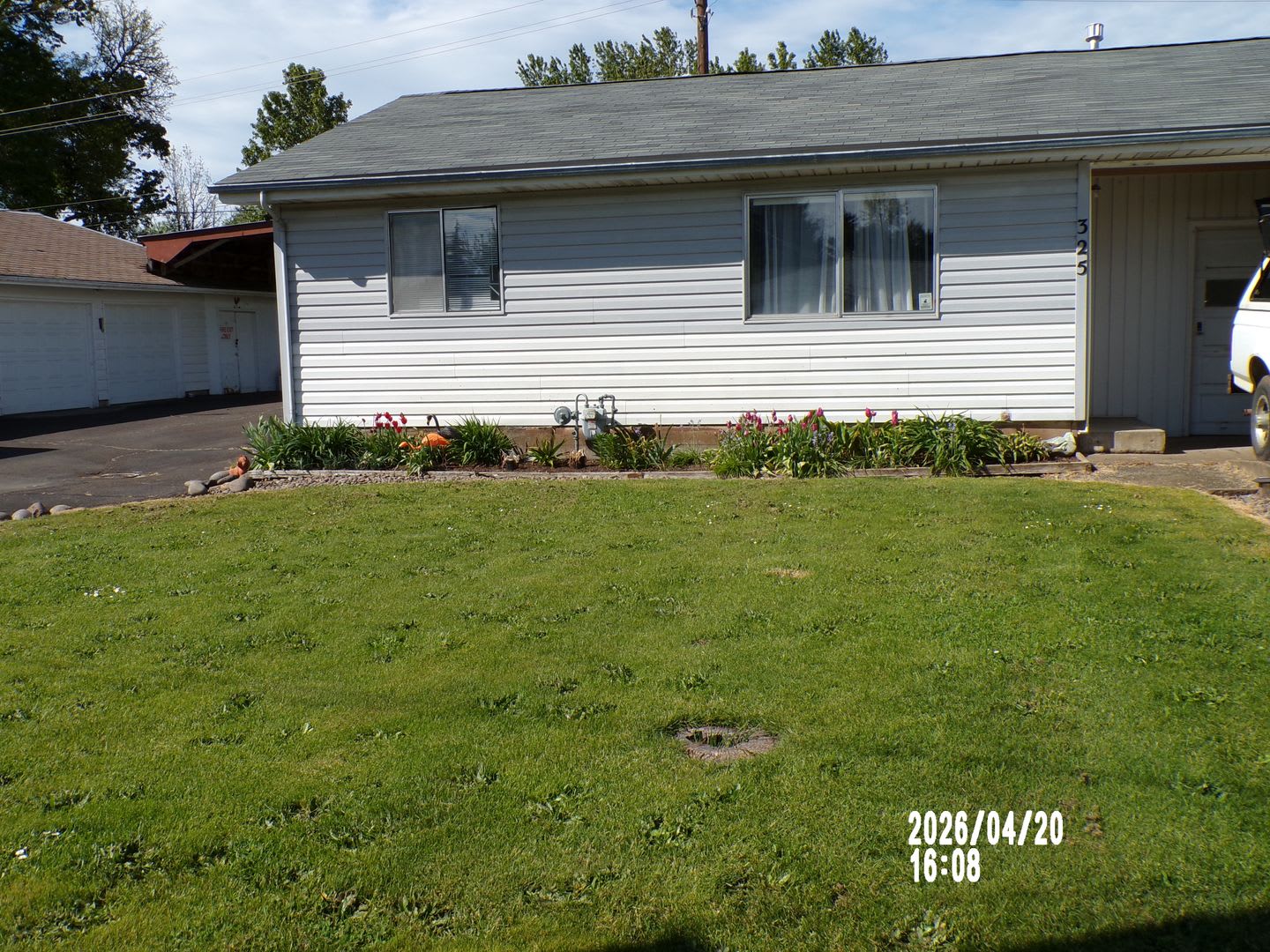325 Se Bridgeway Ave Corvallis Or Move In Special – photo 1