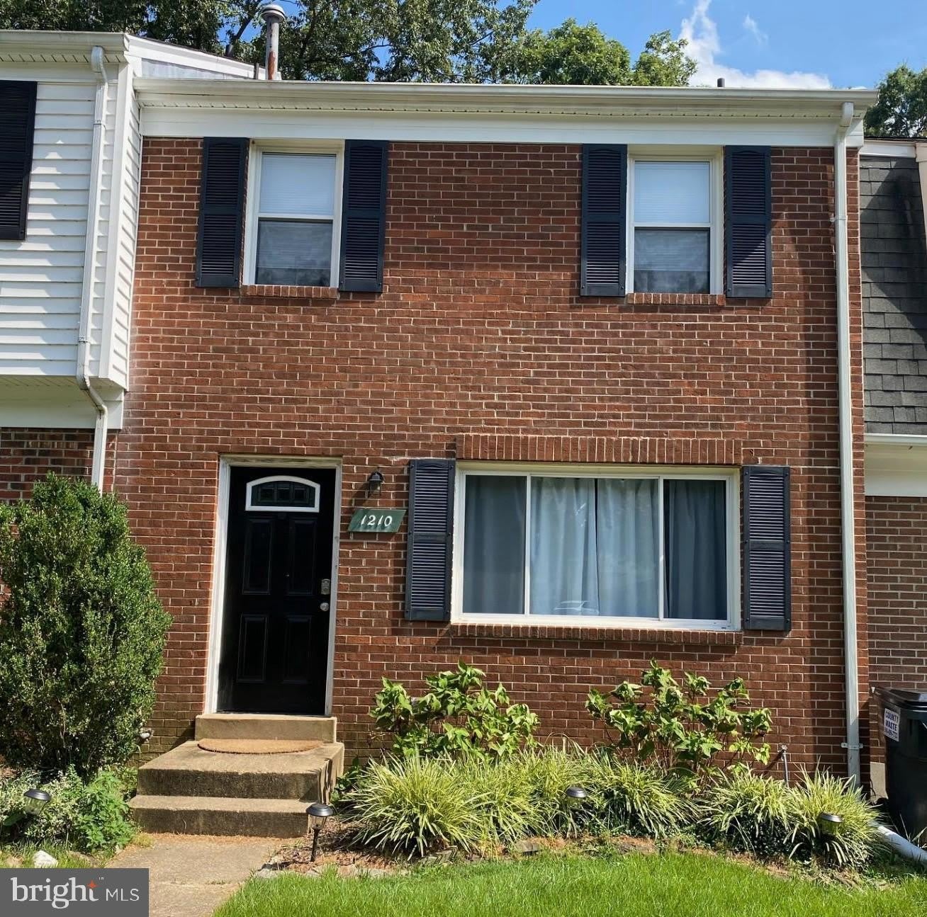 1210 THOMAS JEFFERSON PL – photo 1 of 11