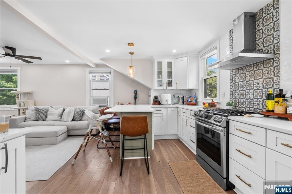 8-35 Lake Street – photo 1 of 11
