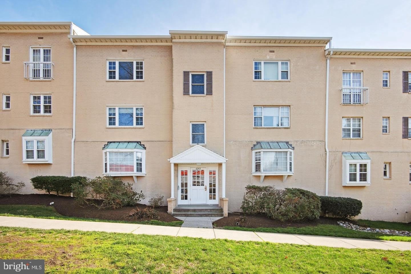 6243 WILSON Boulevard – photo 1 of 12