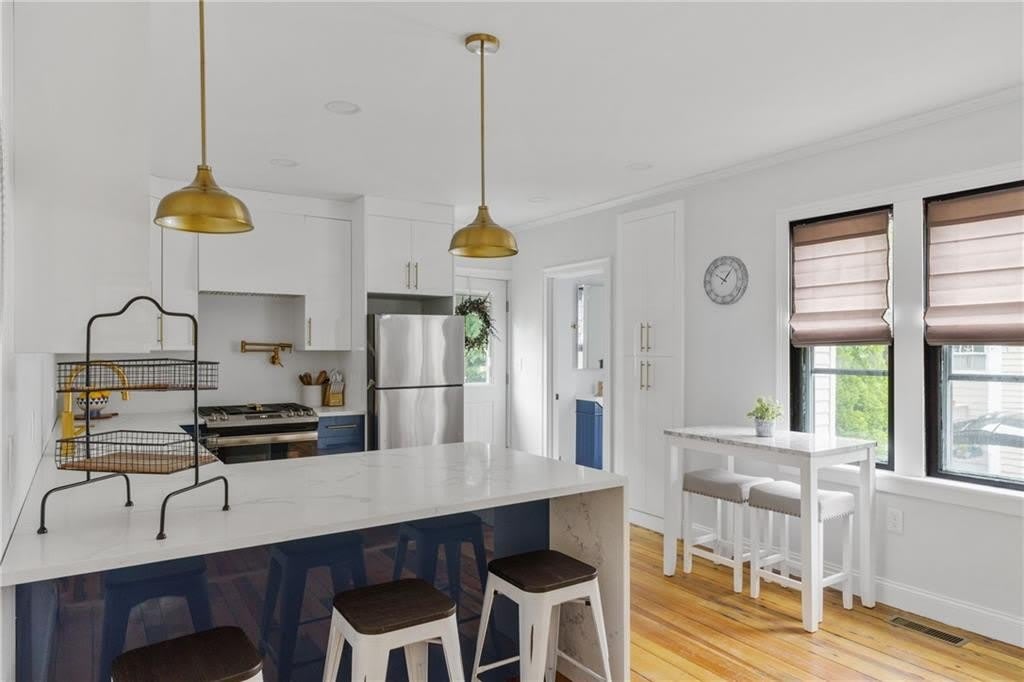 11 Sunshine Court – photo 1