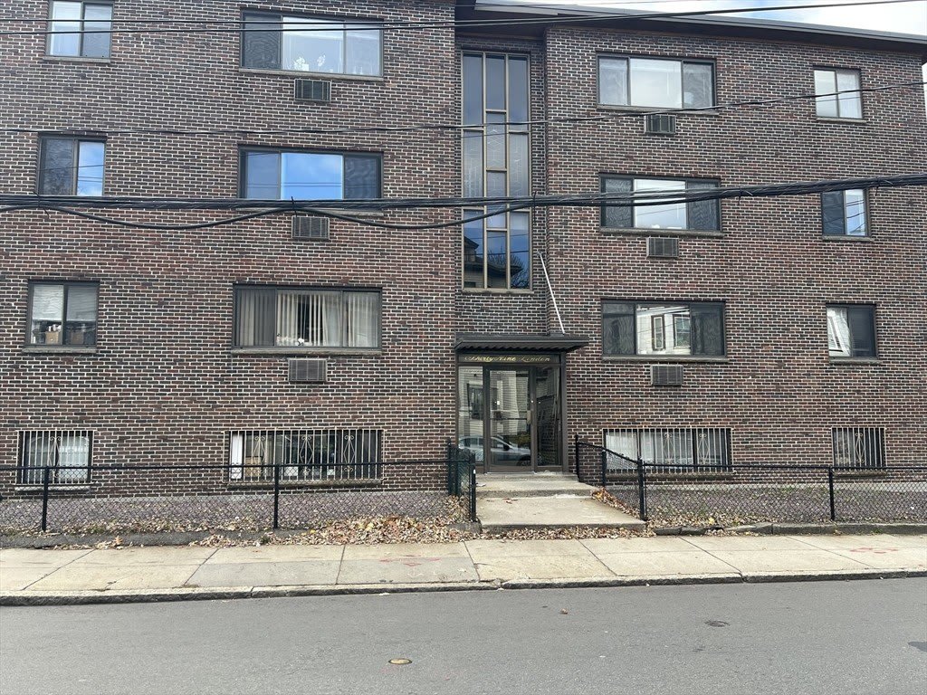 39 Linden St 32 – photo 1