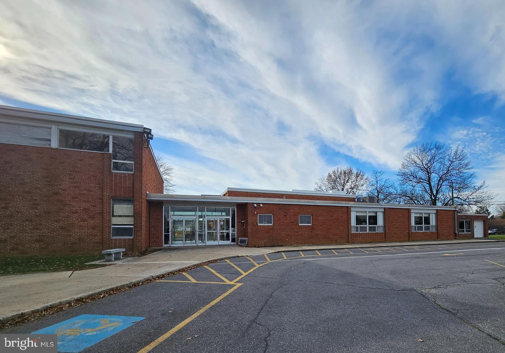 1811 LINCOLN Way E – photo 1 of 15