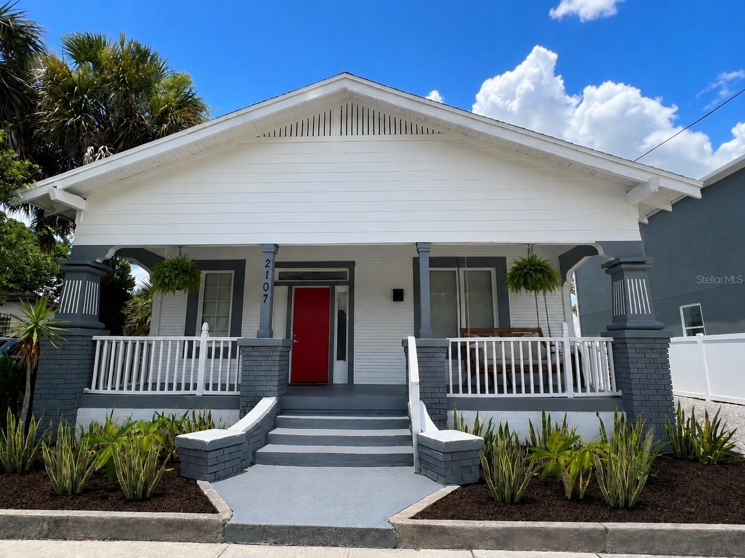 2107 W CHESTNUT Street – photo 1