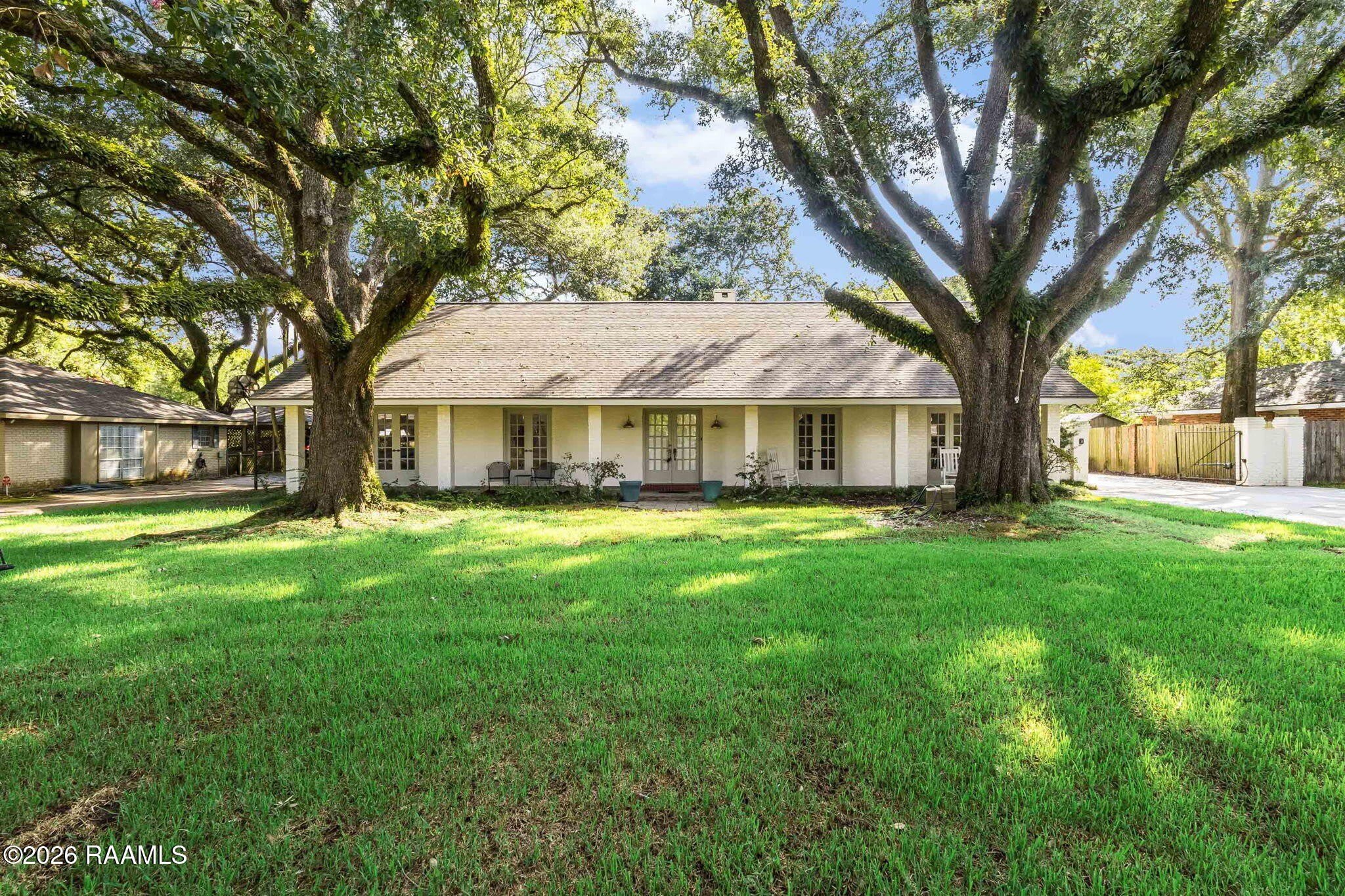 320 Lippi Boulevard – photo 1 of 30