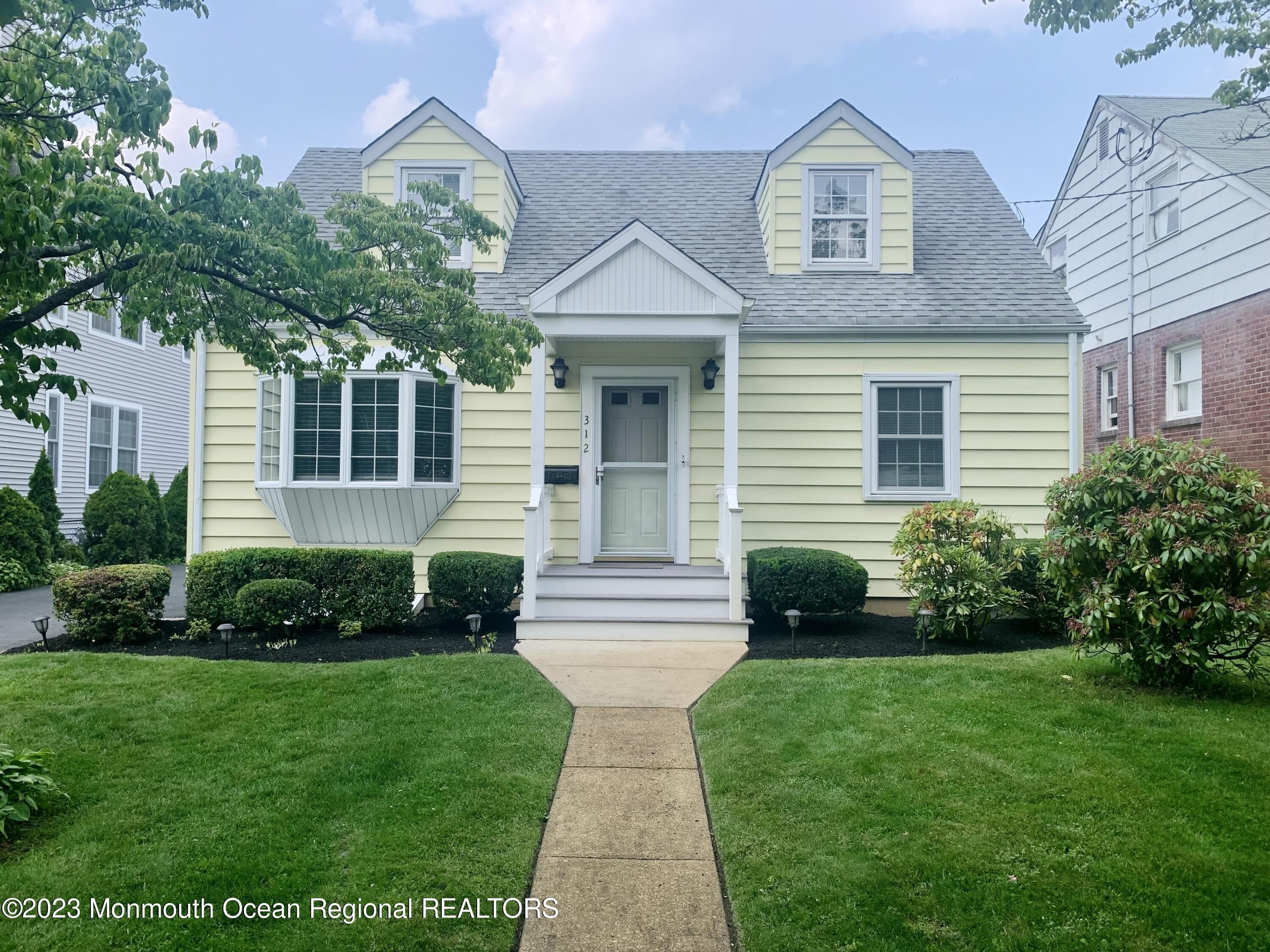 312 Salem Avenue – photo 1 of 20