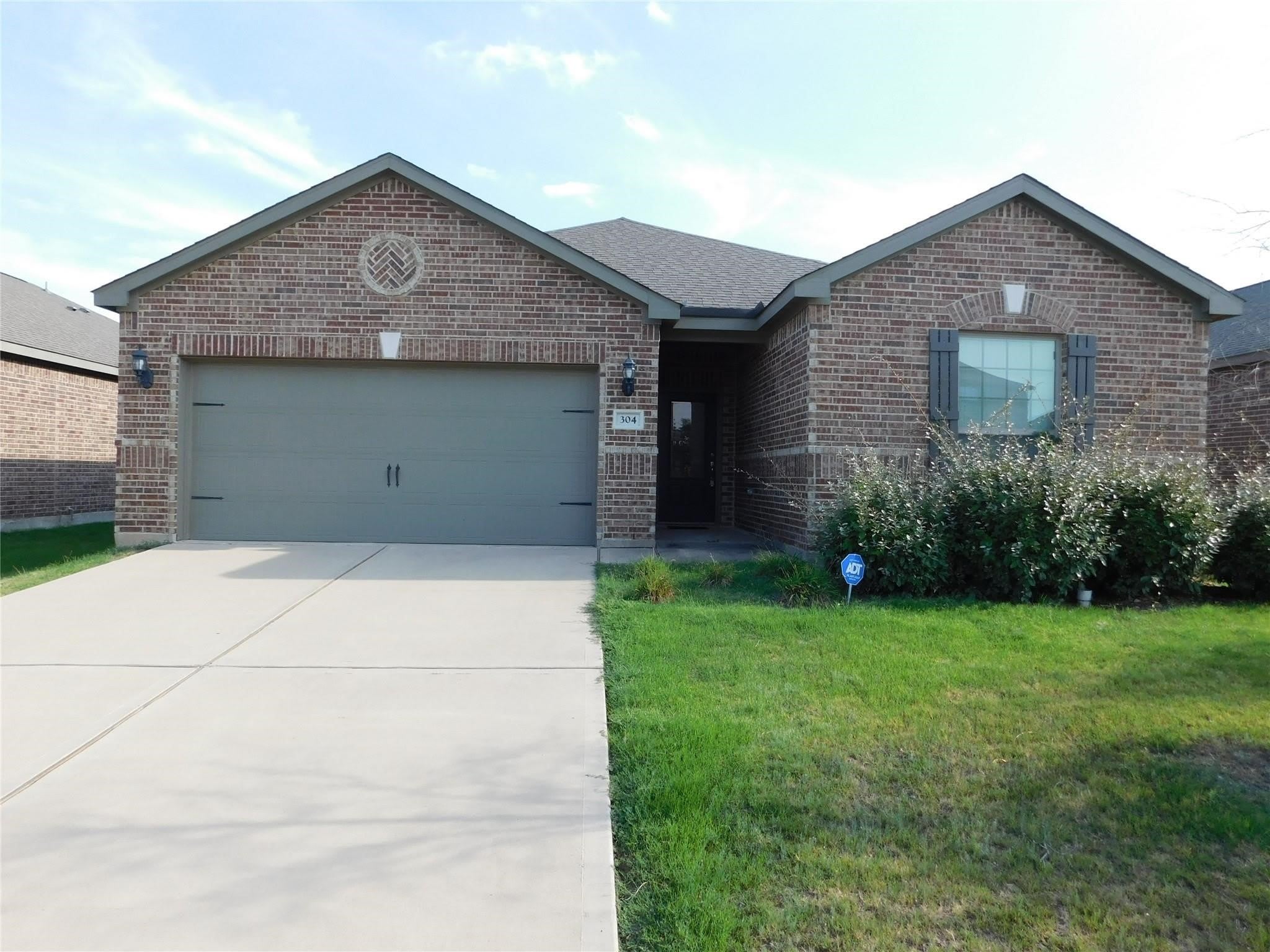 304 Aaron Street – photo 1