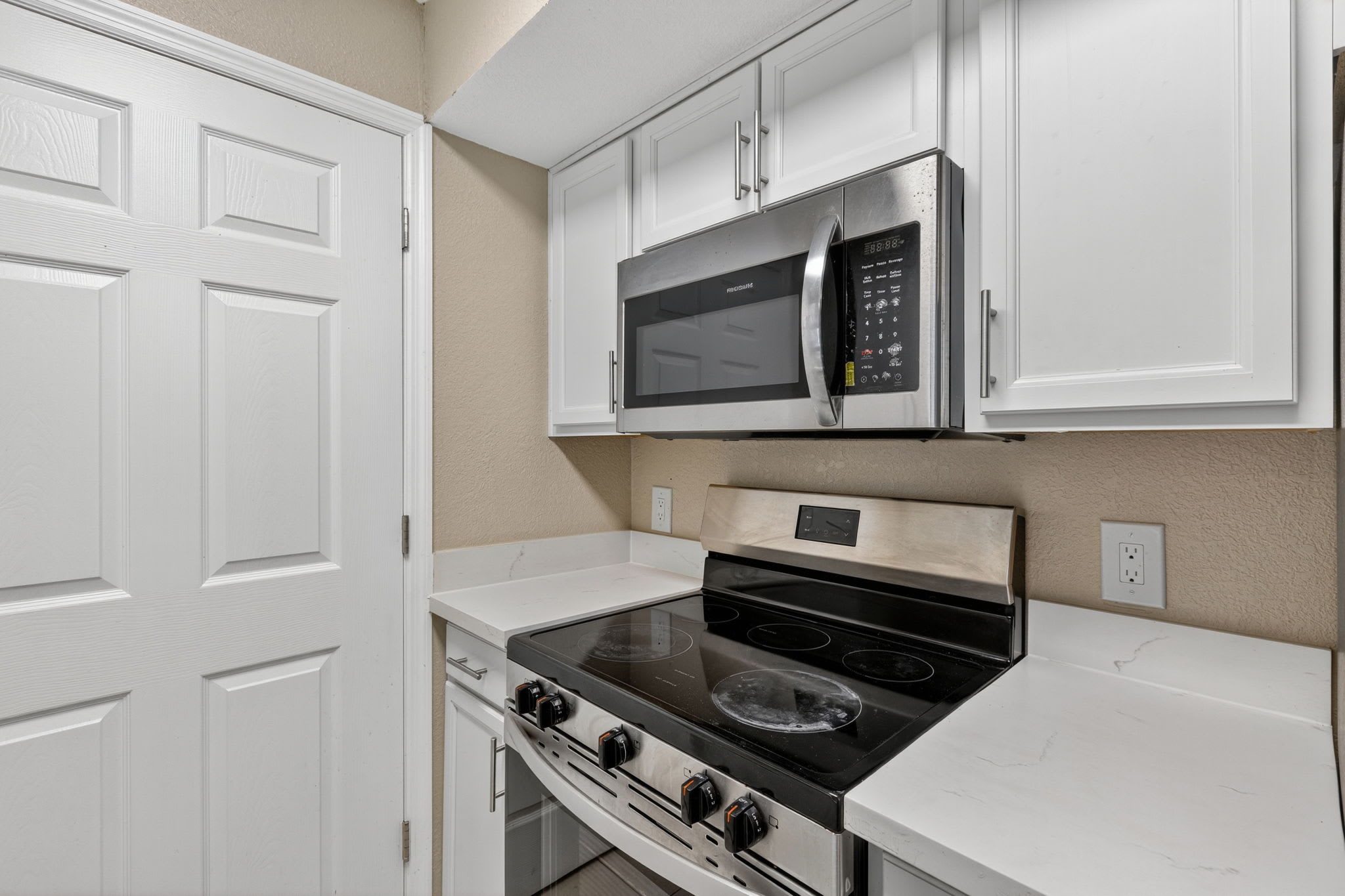 Mer Soleil Apartments – photo 1 of 24