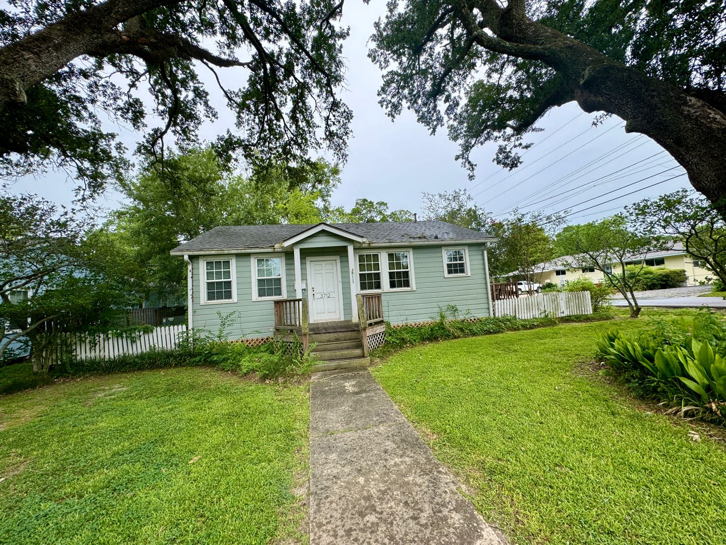 Must See this 3/2 Cottage Home 3712 Hyacinth Ave. Near LSU Lakes – photo 1