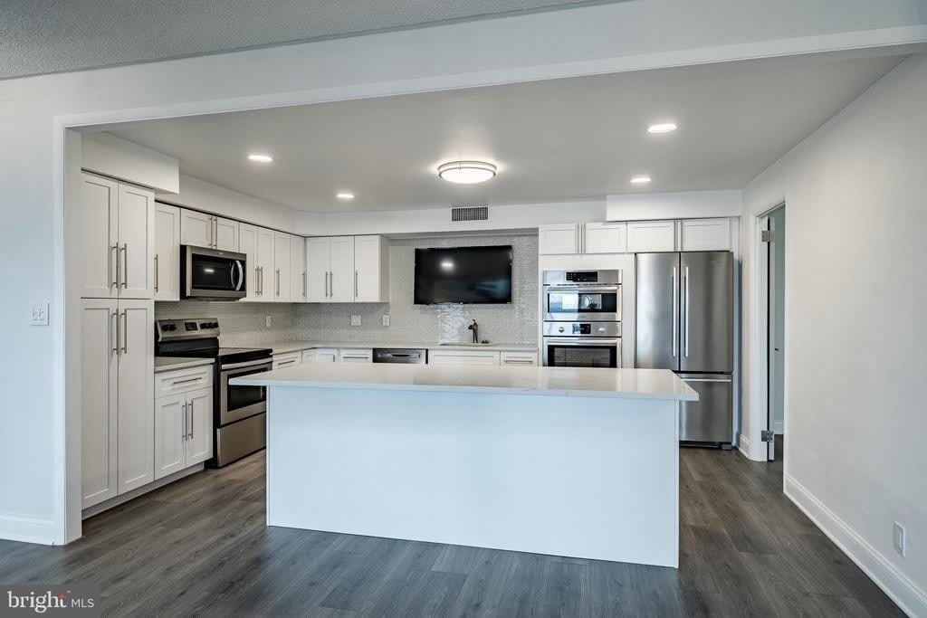 21510 VALLEY FORGE CIRCLE – photo 1 of 39