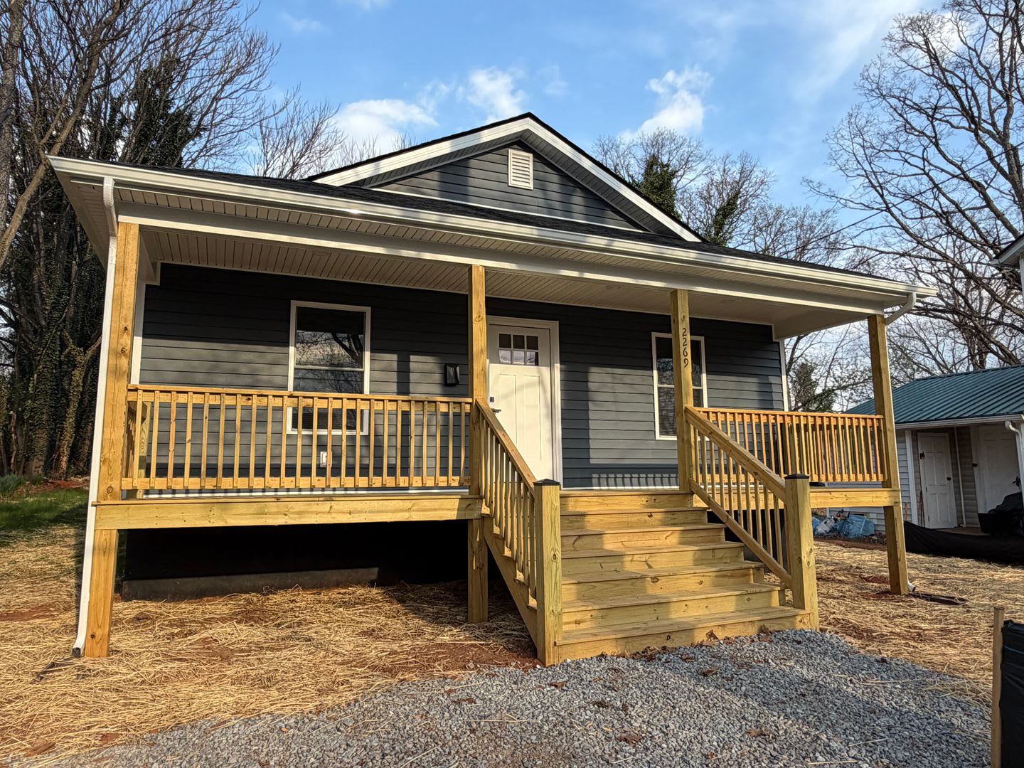 Open concept, location and easy living! – photo 1