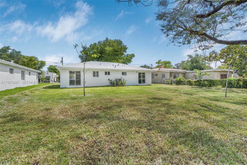 933 Nw 50Th St – photo 1