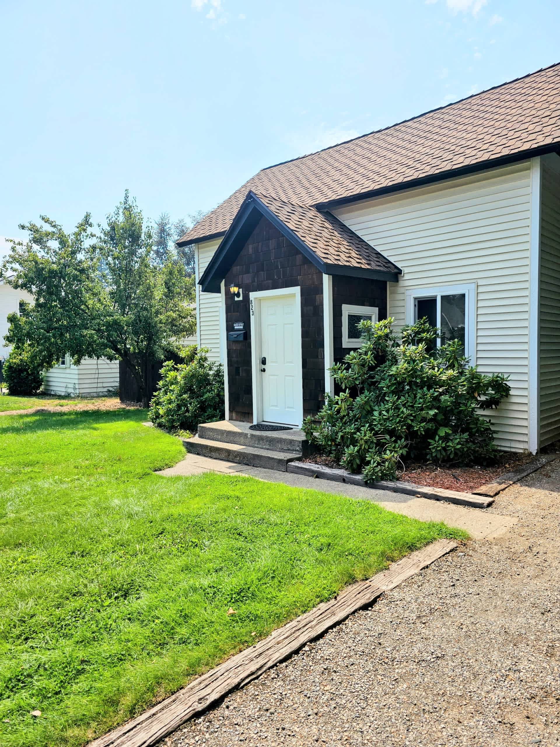 823 6th St – photo 1