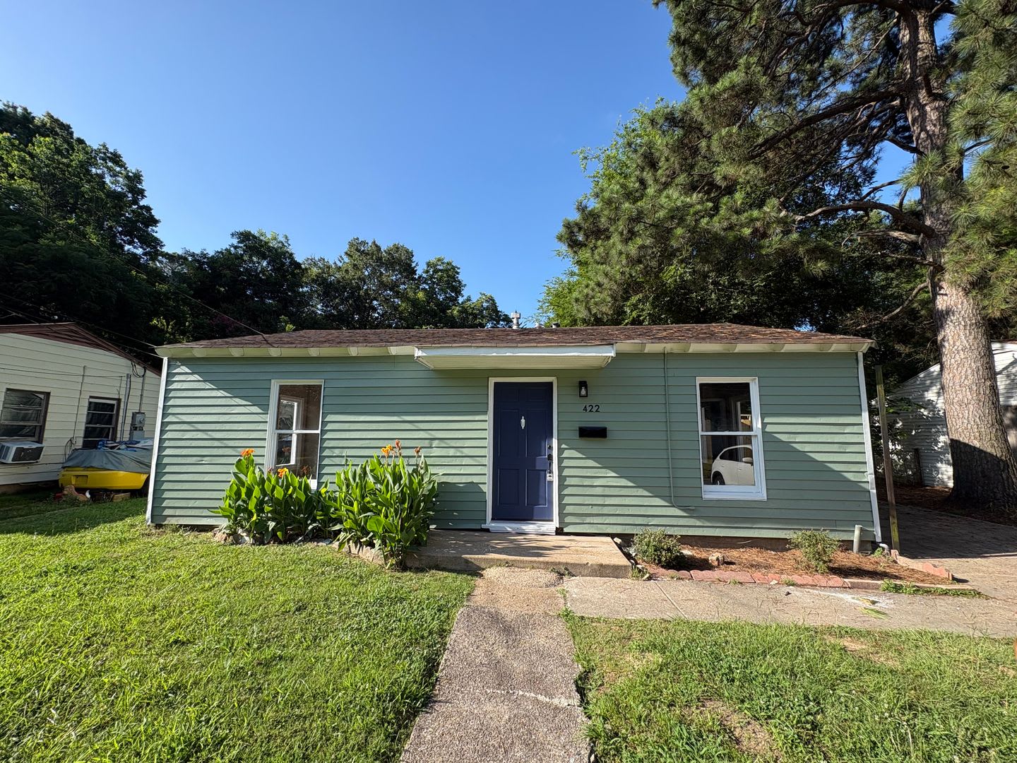 Beautiful 3 Bedroom 1 Bath Fully Remodeled Home With Central Air Heat – photo 1
