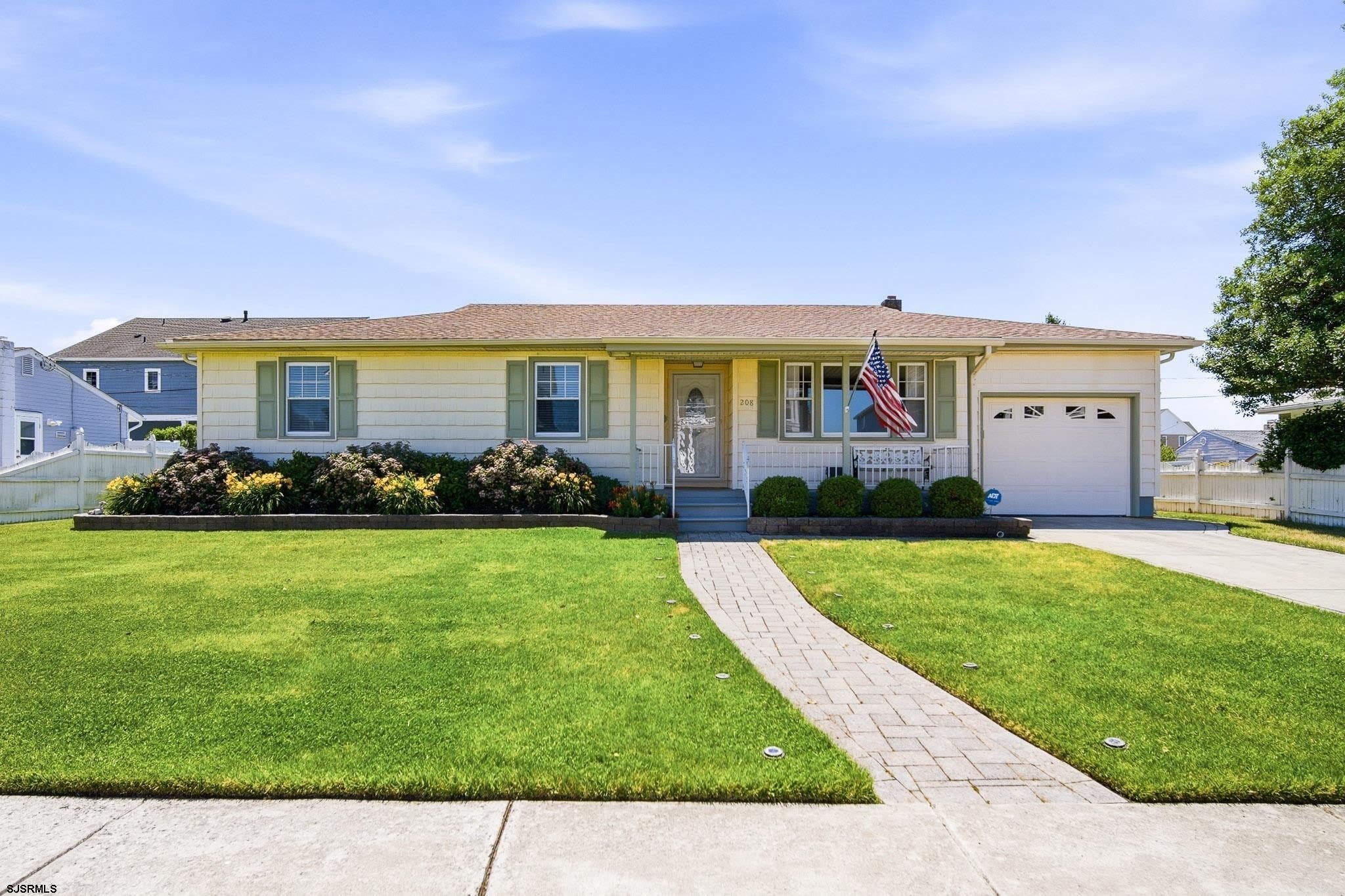 208 20TH – photo 1