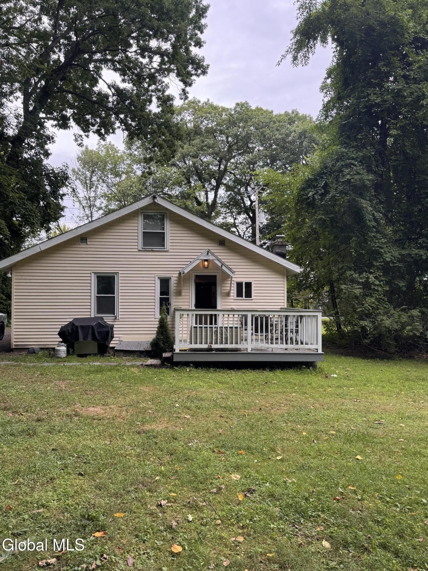 512 Crescent Avenue – photo 1 of 327