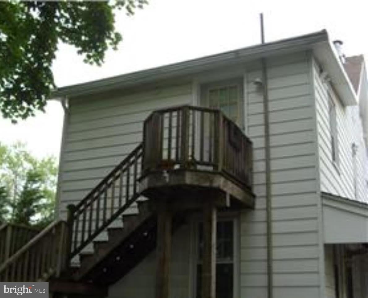 40 OAK Avenue – photo 1 of 10